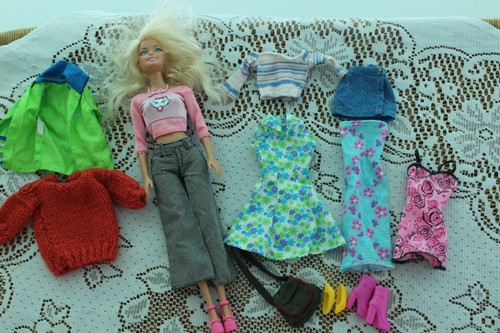 Bundle barbie dolls - of,