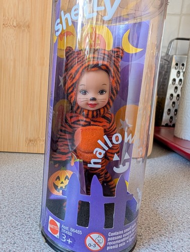 Vintage 2004 barbie halloween - vintage,